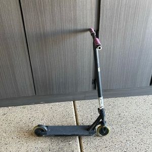 Envy scooter with Lucky ai bars and purple 25nine ronin grips